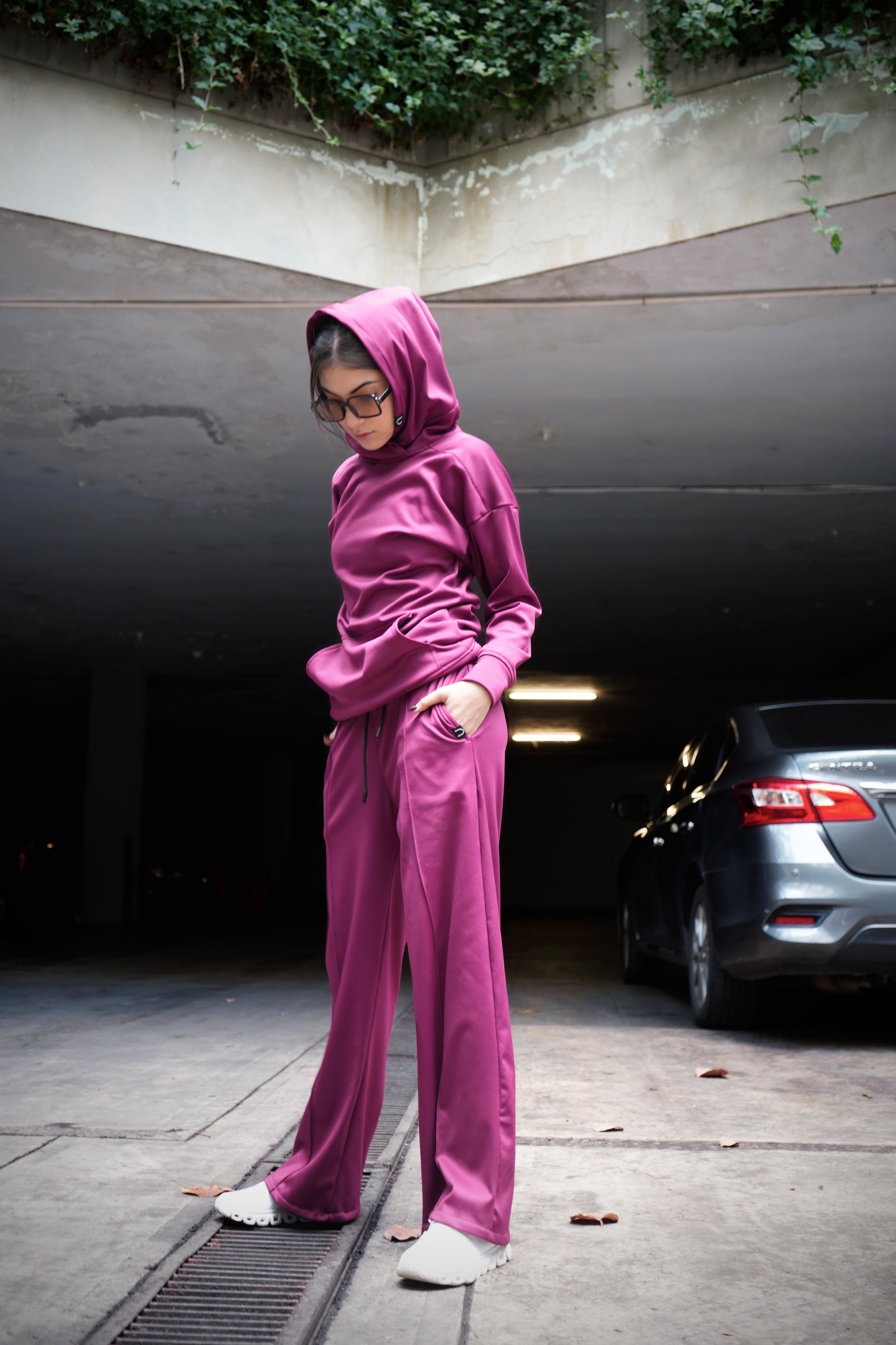 Jogger dama corte recto guinda